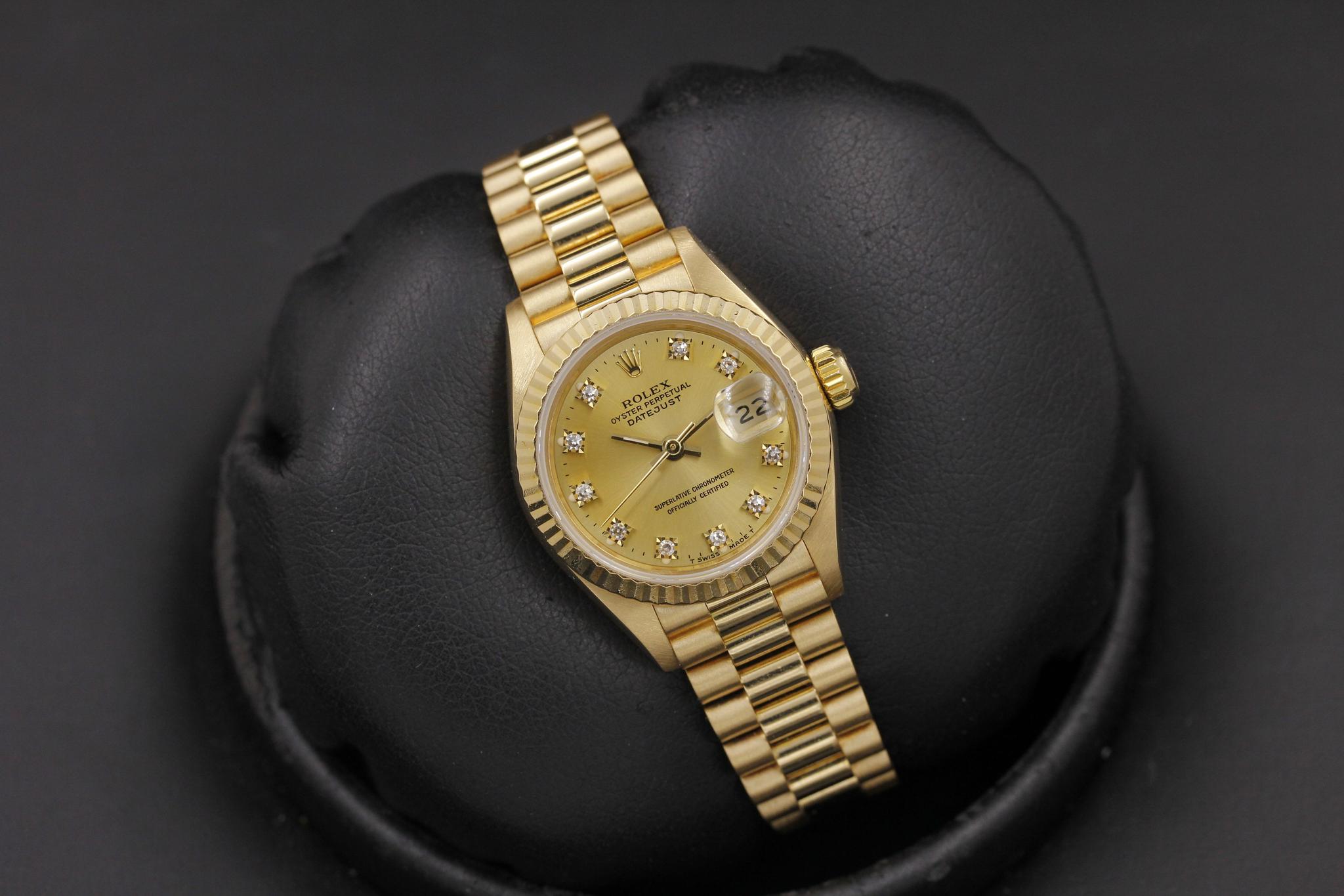 Watch Image 10