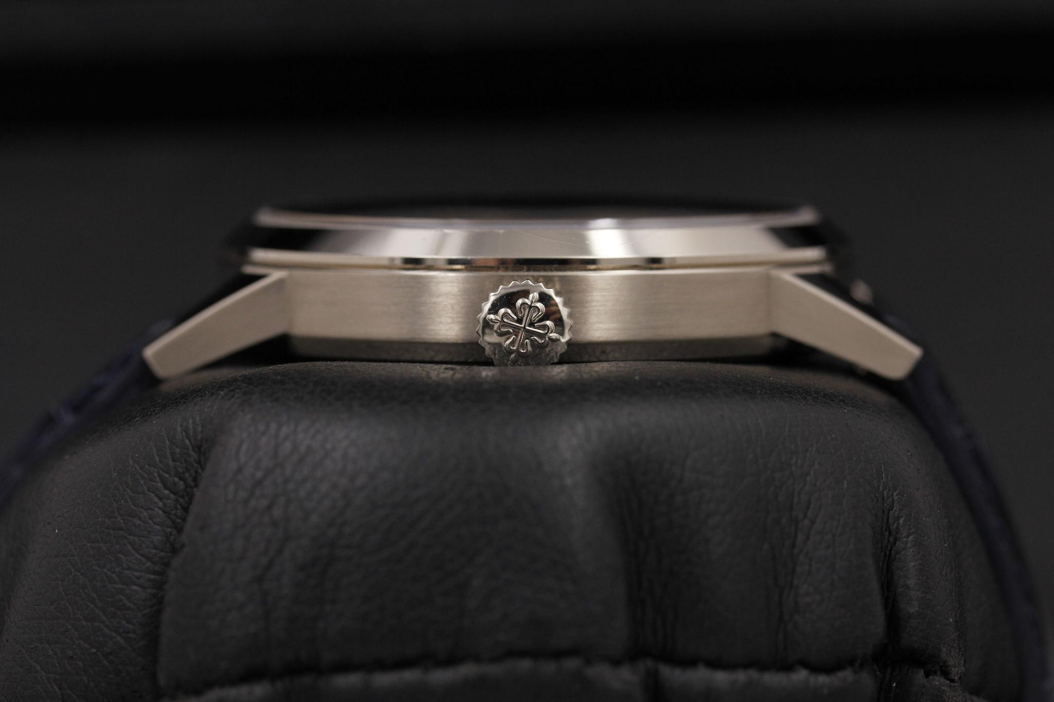 Watch Image 4