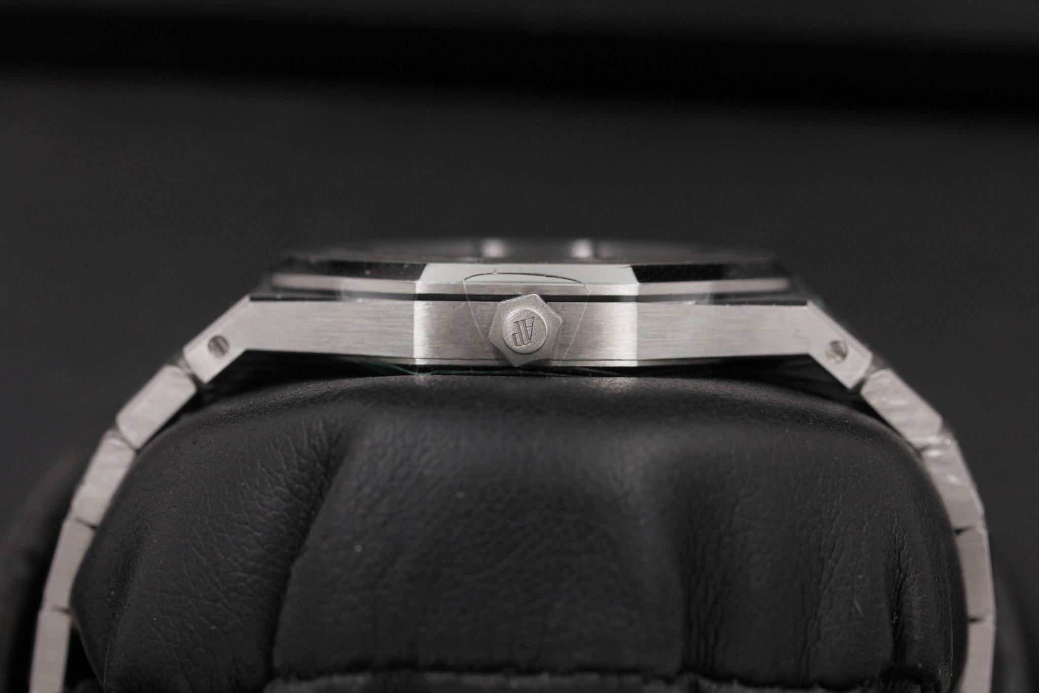 Watch Image 3
