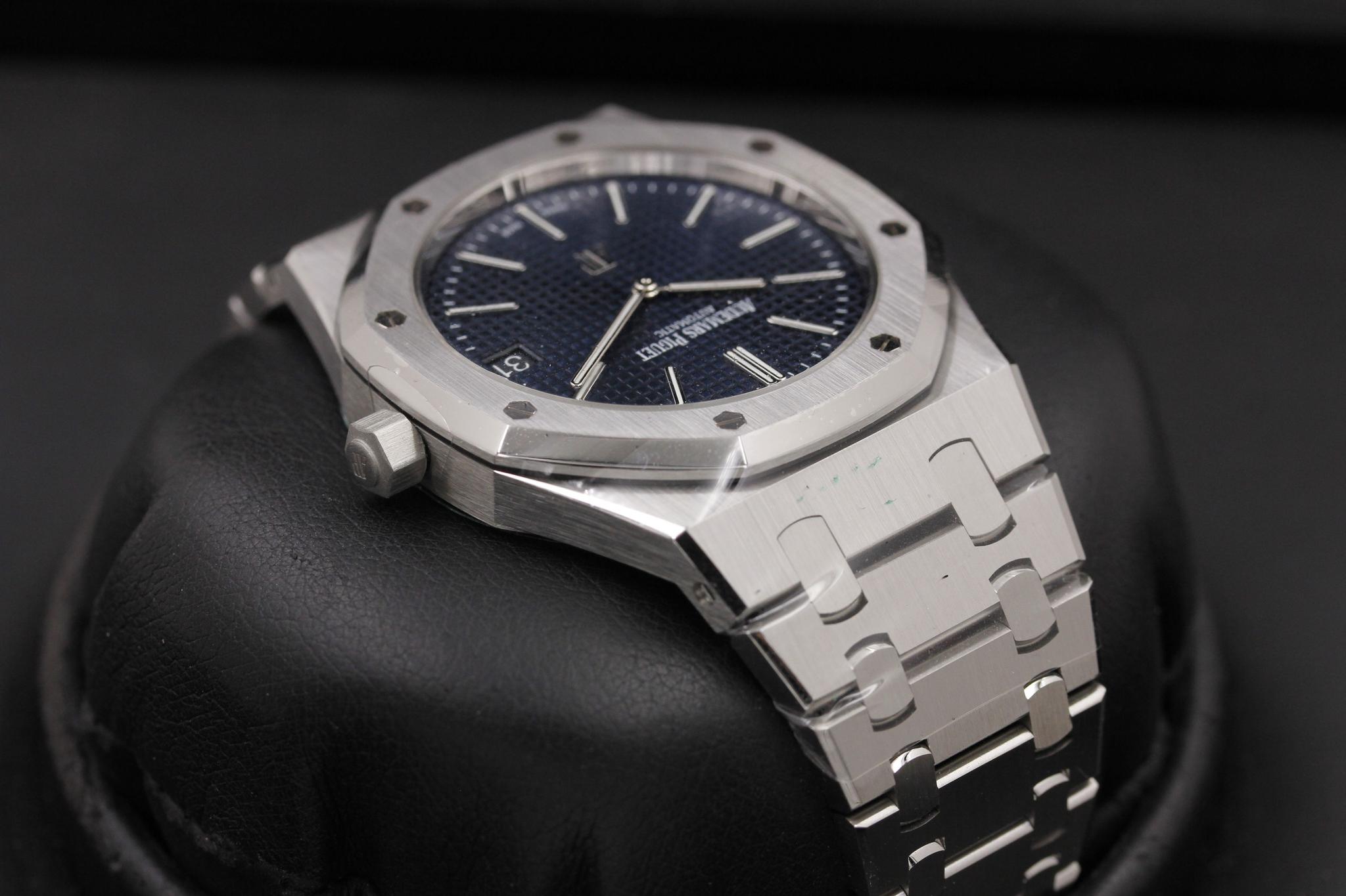 Watch Image 4