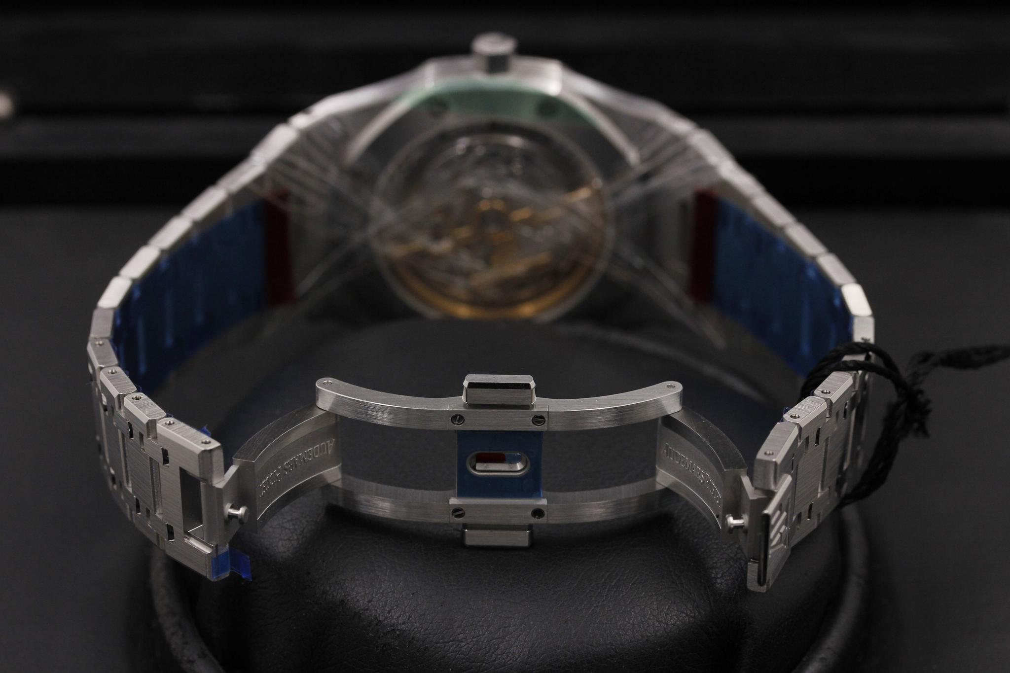 Watch Image 9