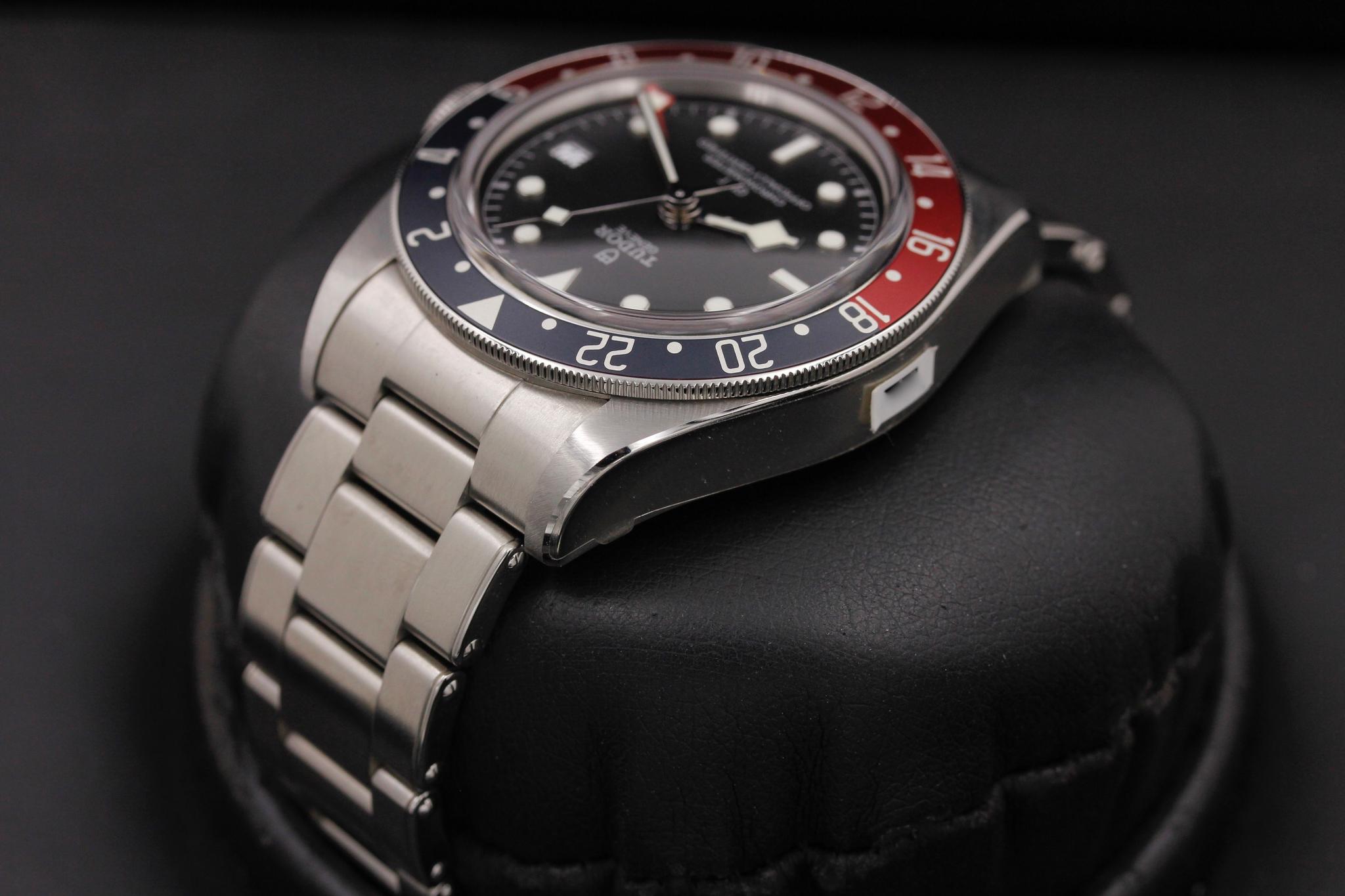 Watch Image 5