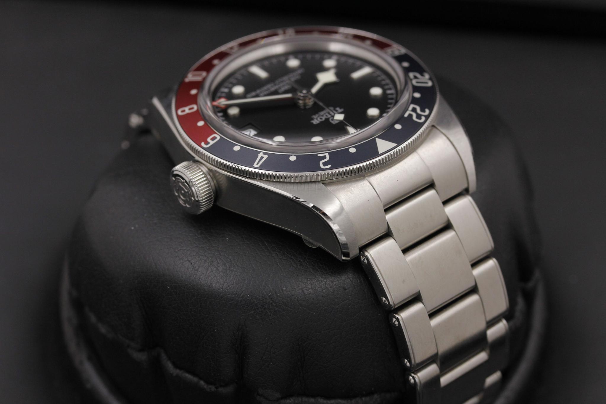 Watch Image 4