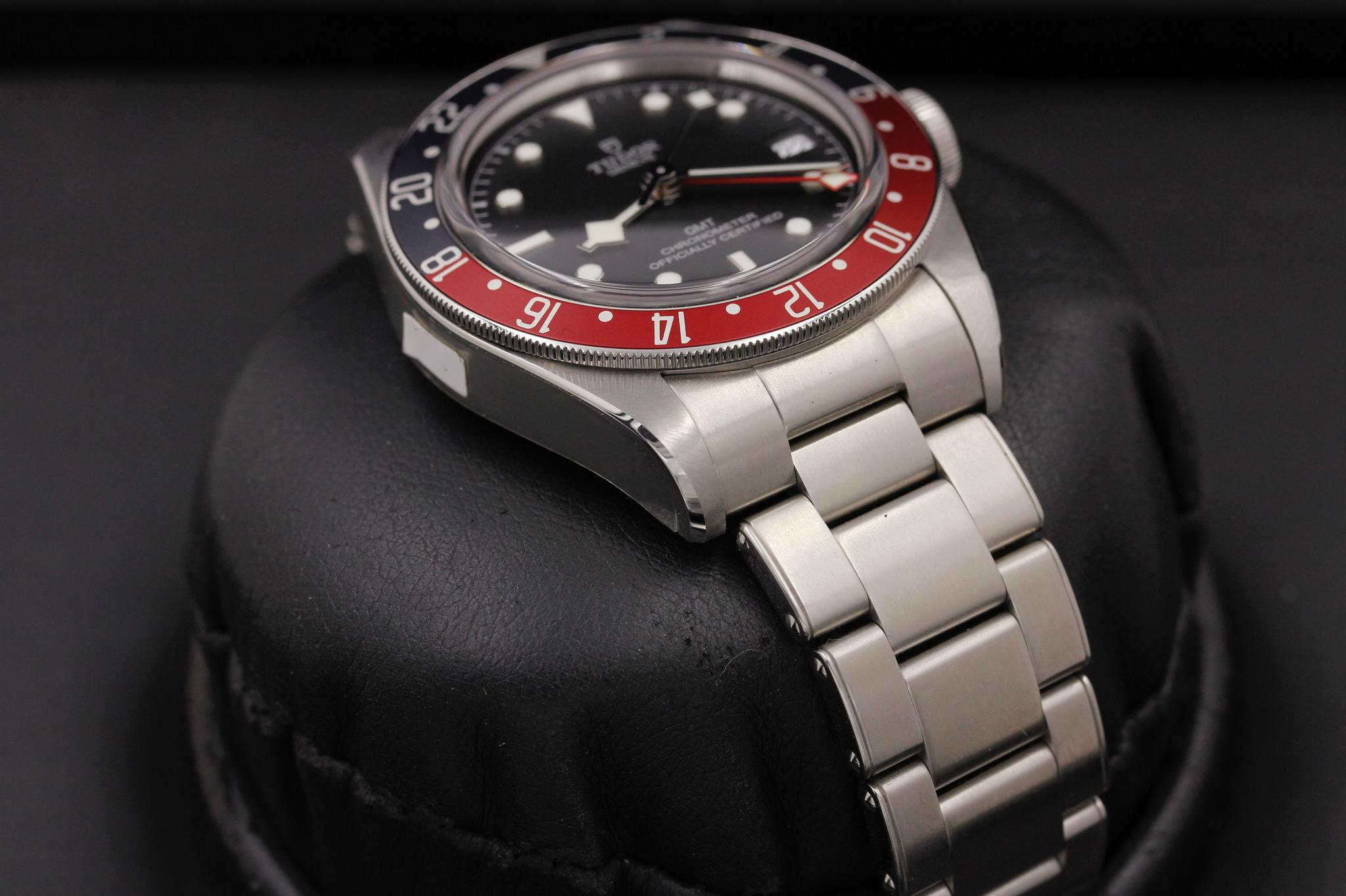 Watch Image 6