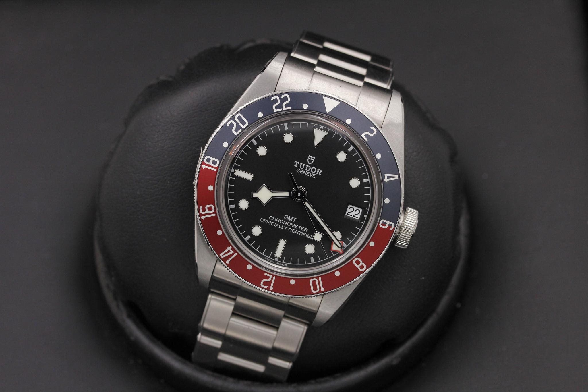 Watch Image 10