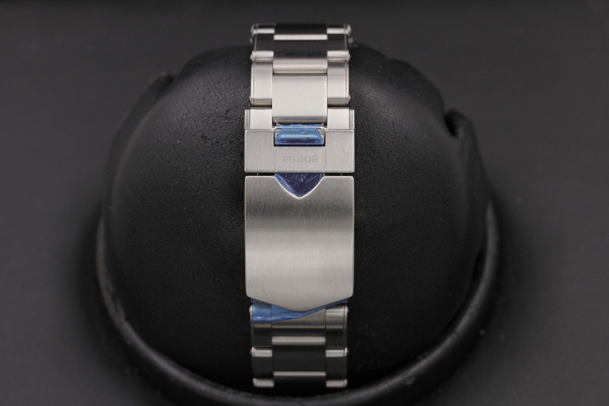 Watch Image 8