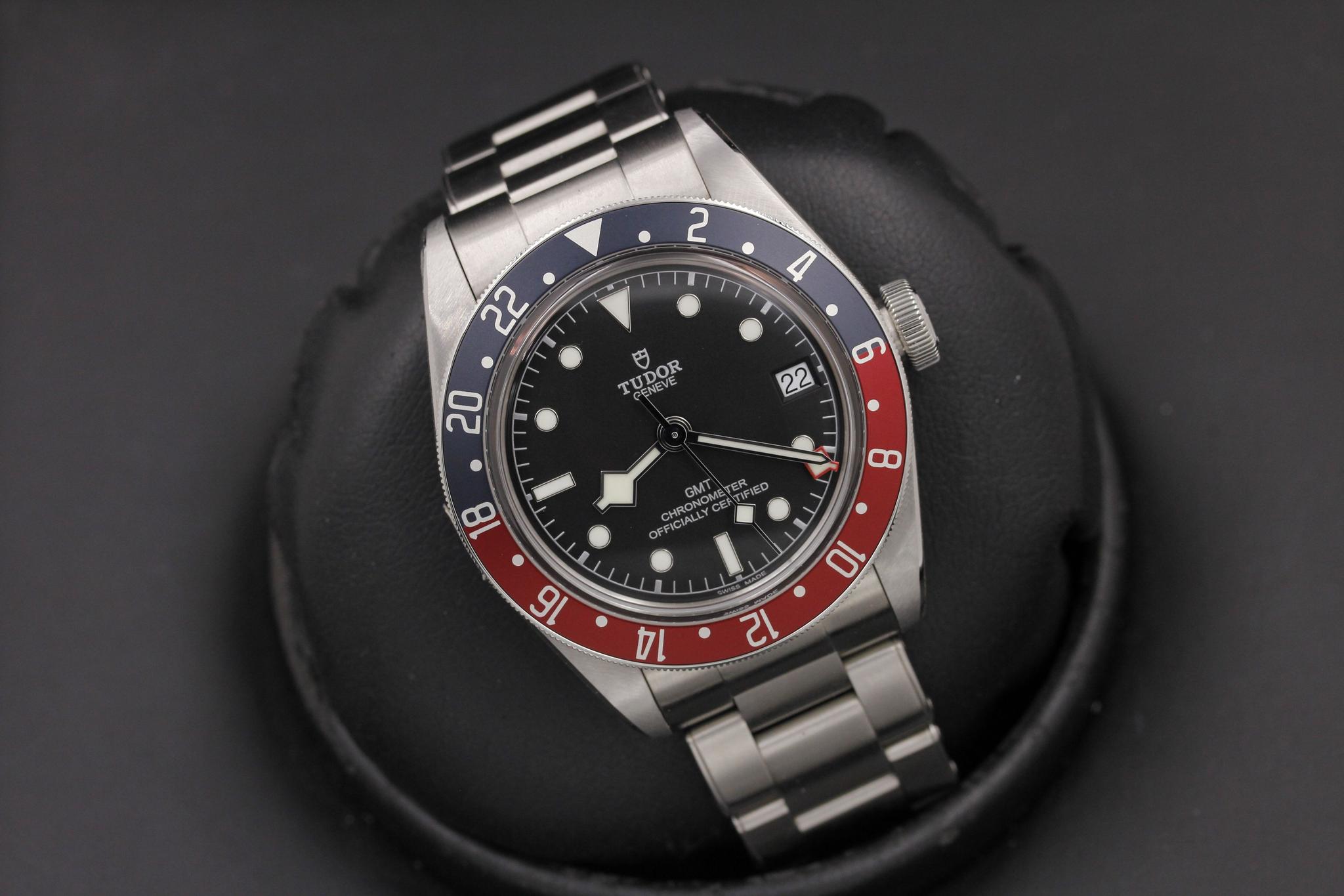 Watch Image 9
