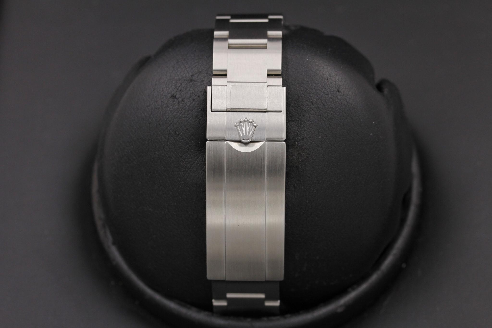 Watch Image 8