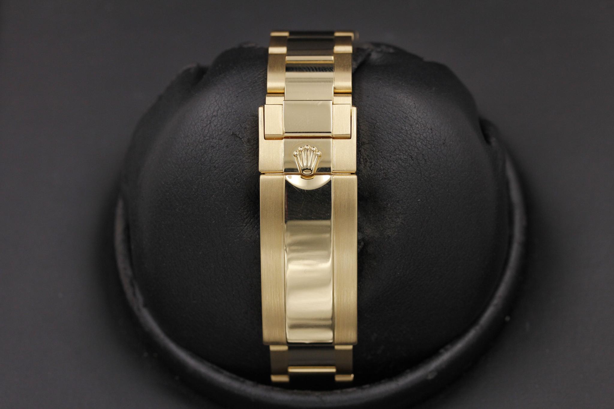 Watch Image 8