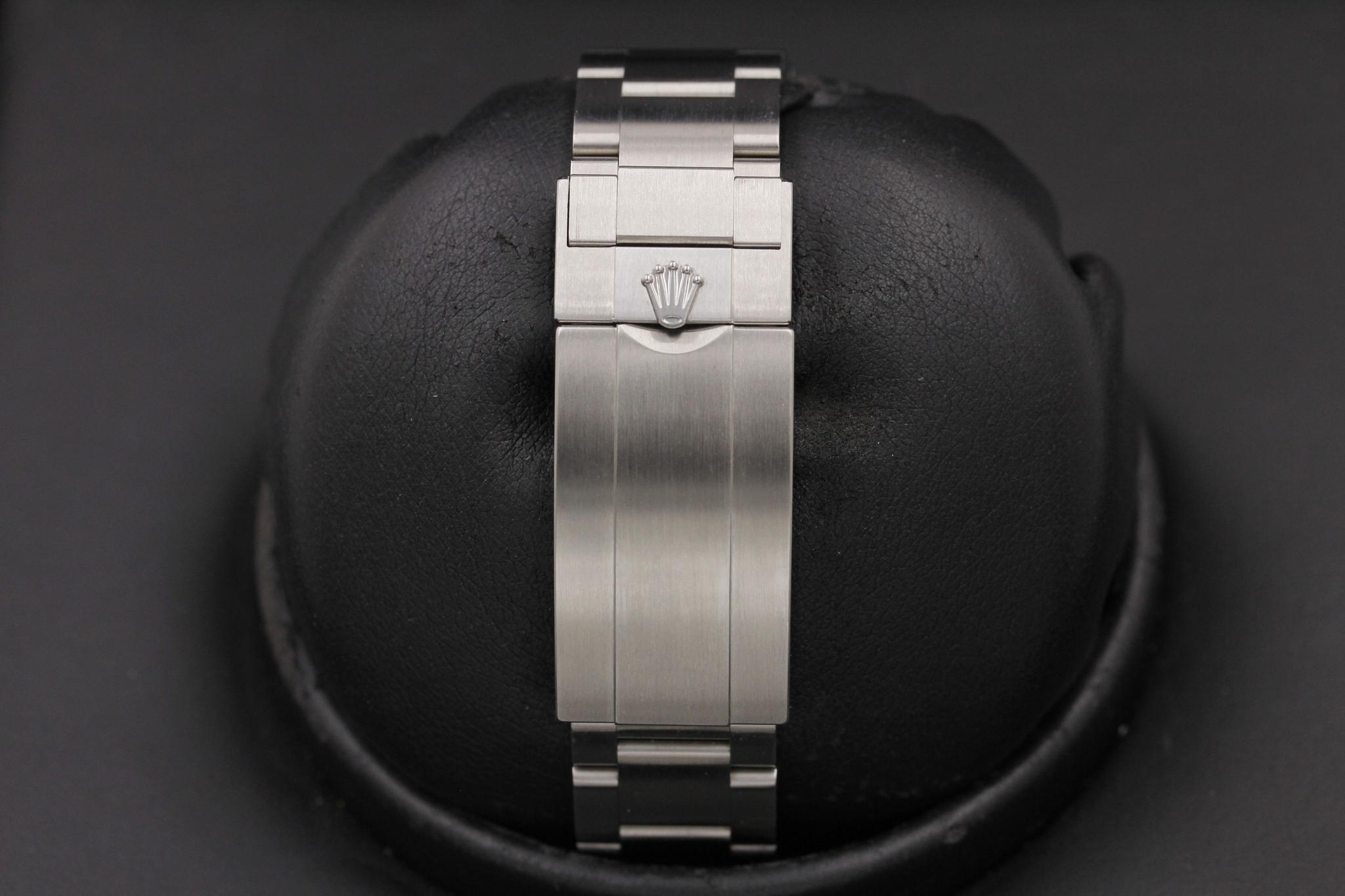 Watch Image 8