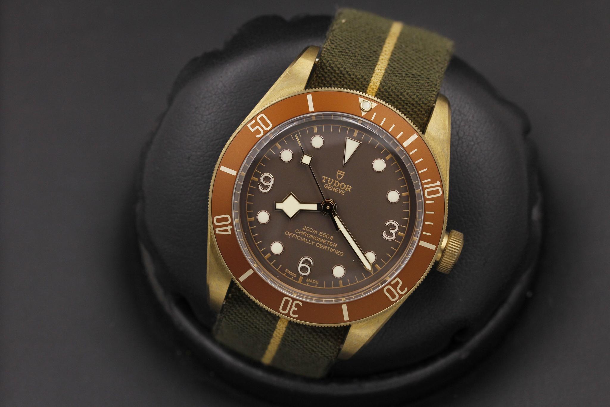 Watch Image 9