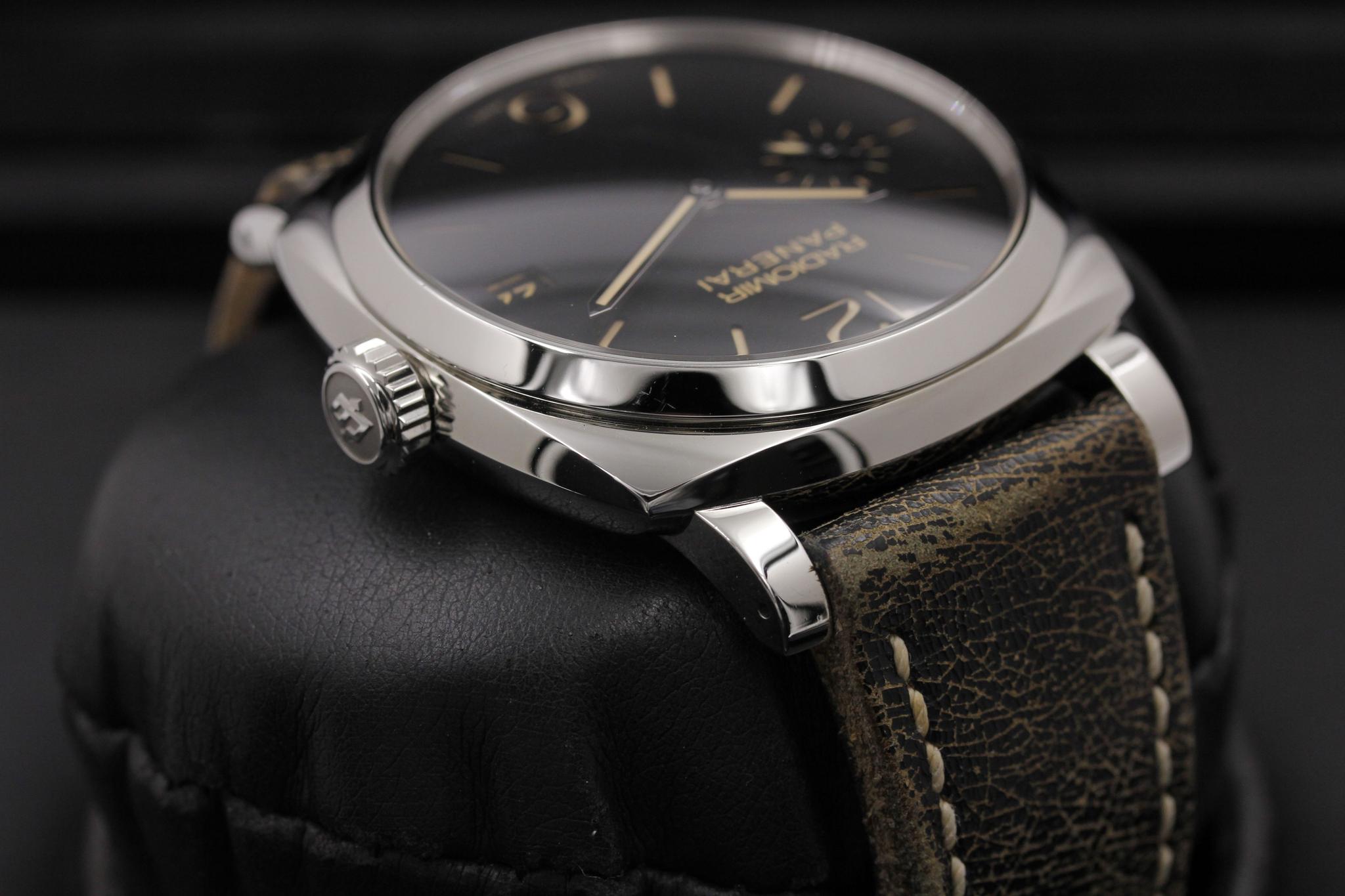 Watch Image 4