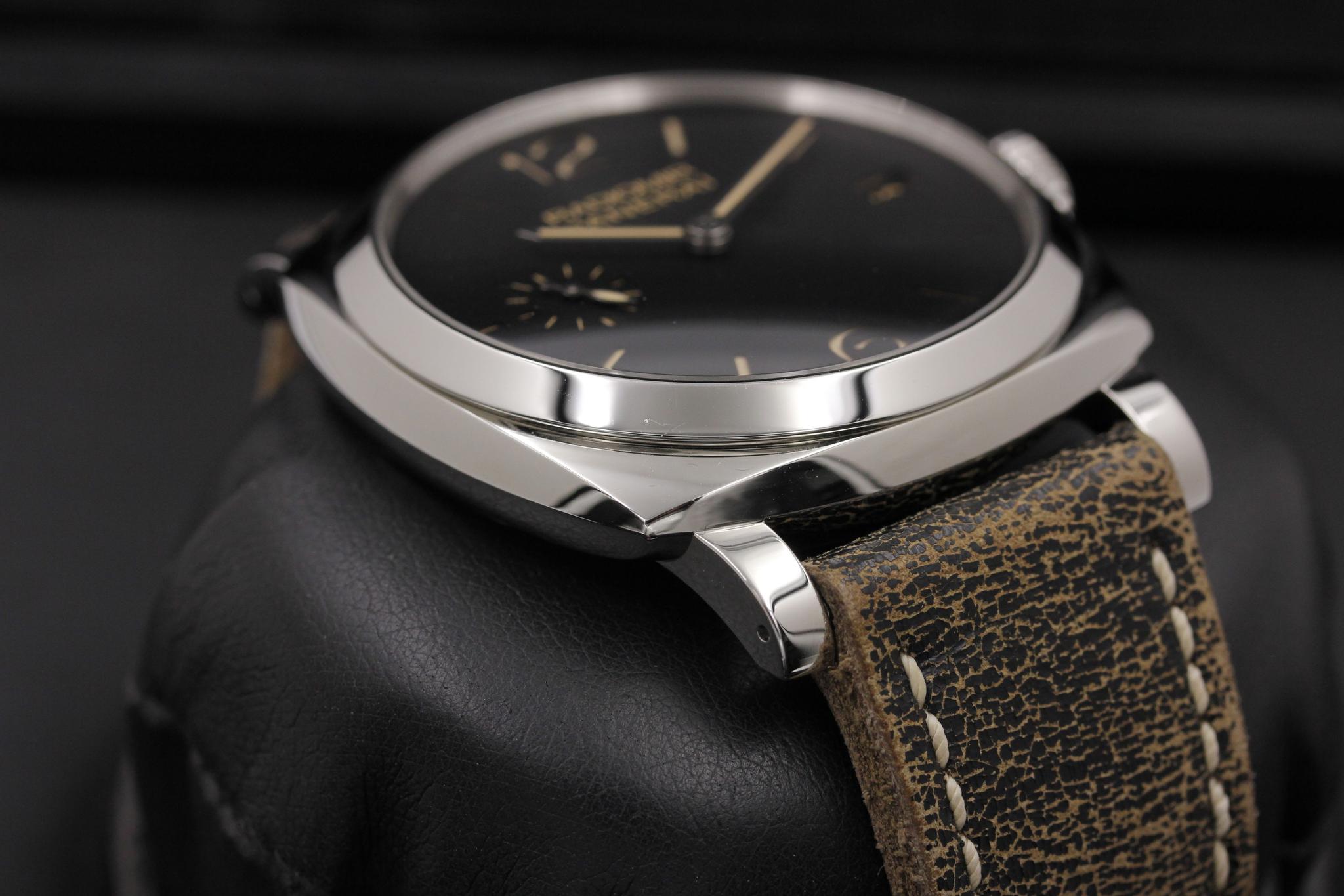 Watch Image 6