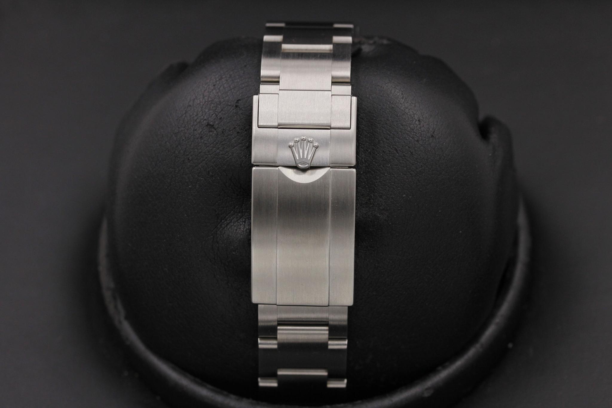 Watch Image 8