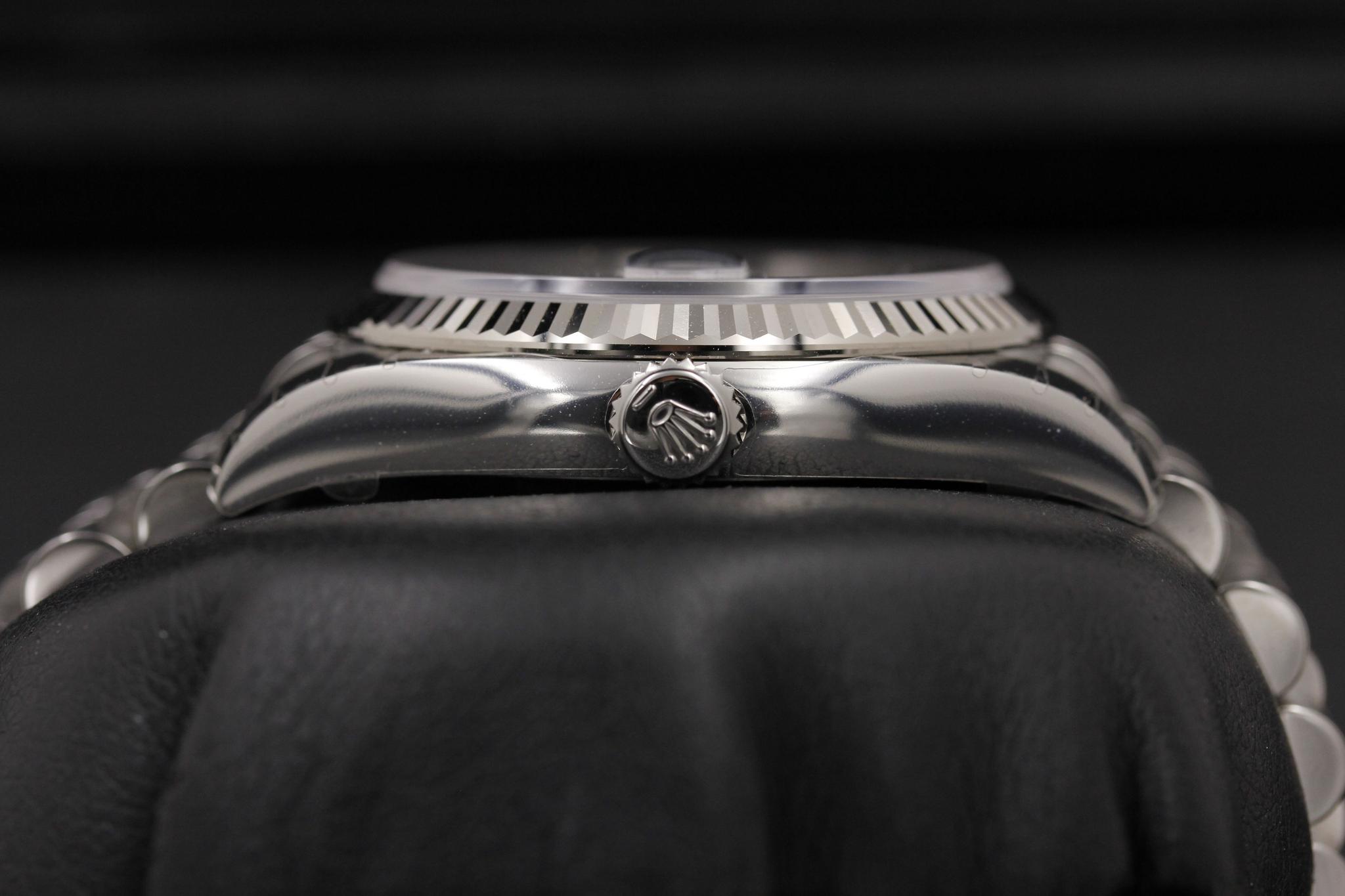 Watch Image 3