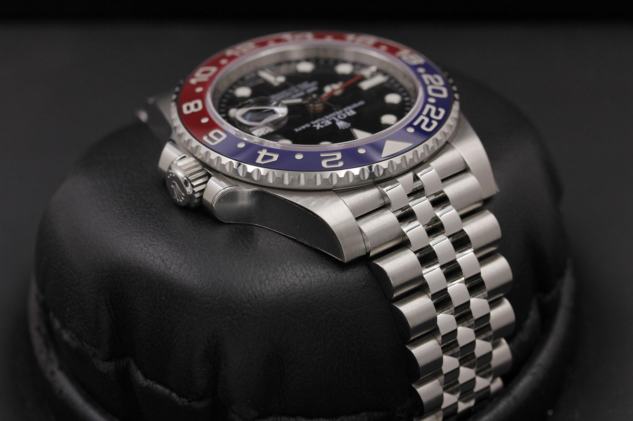 Watch Image 4