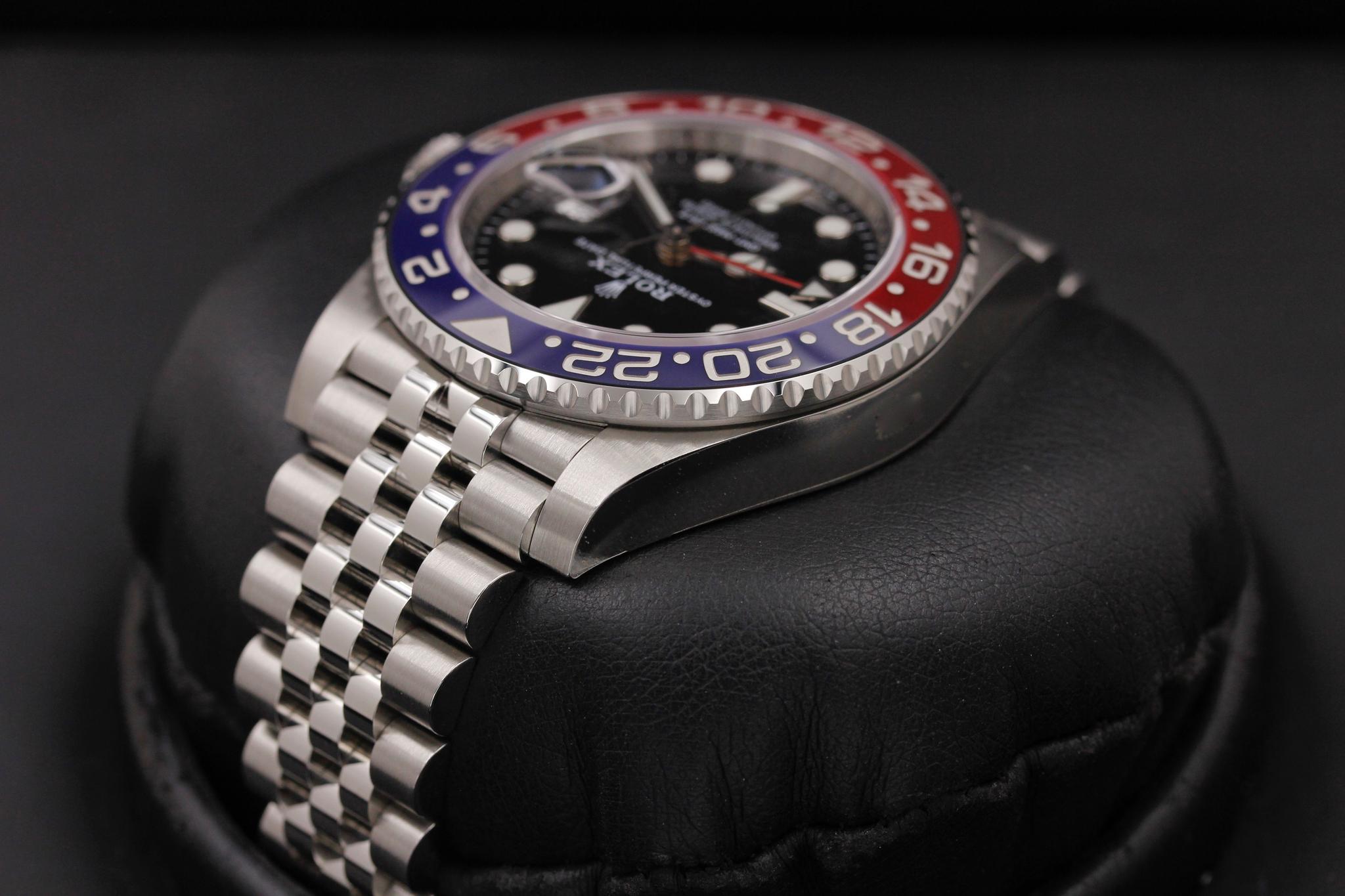 Watch Image 5