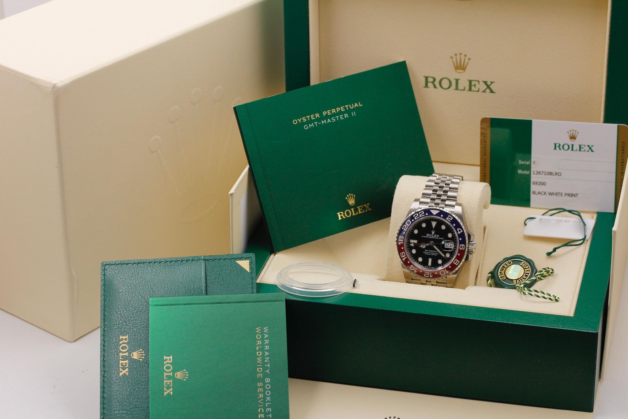 Watch Image 11