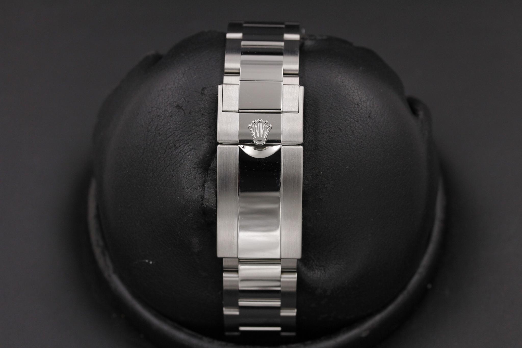 Watch Image 8