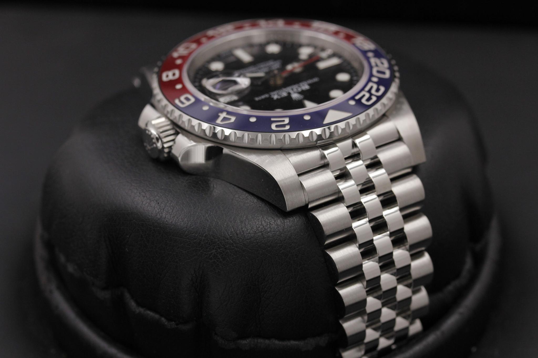 Watch Image 4
