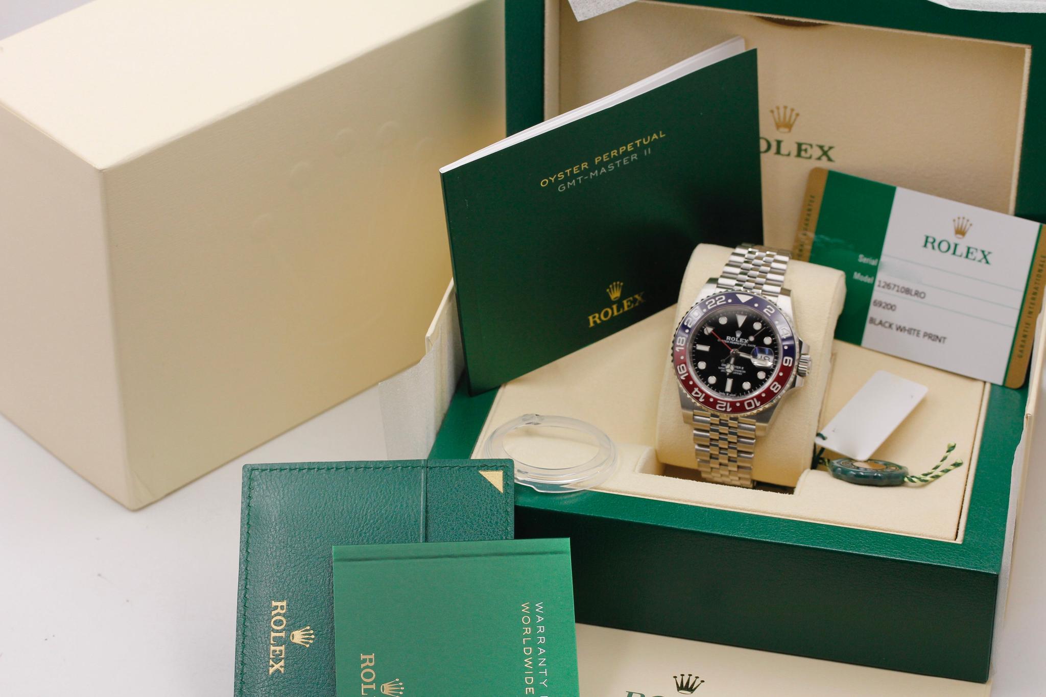 Watch Image 11