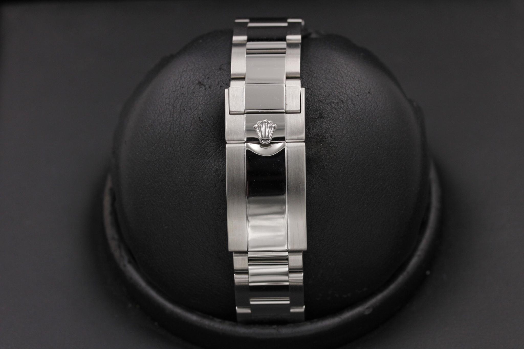 Watch Image 8