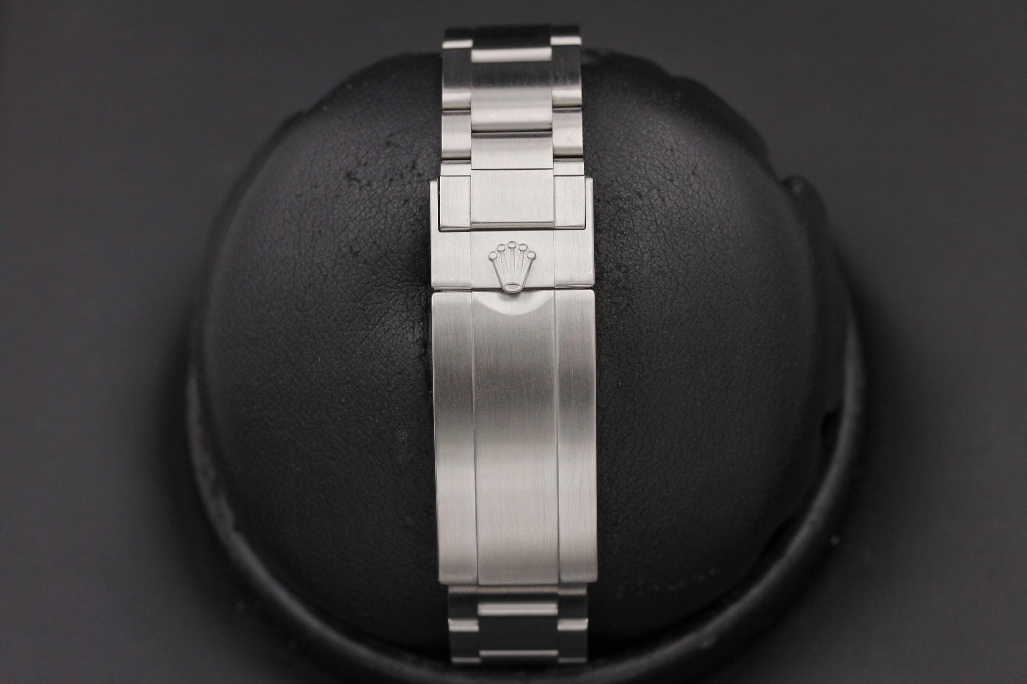 Watch Image 8