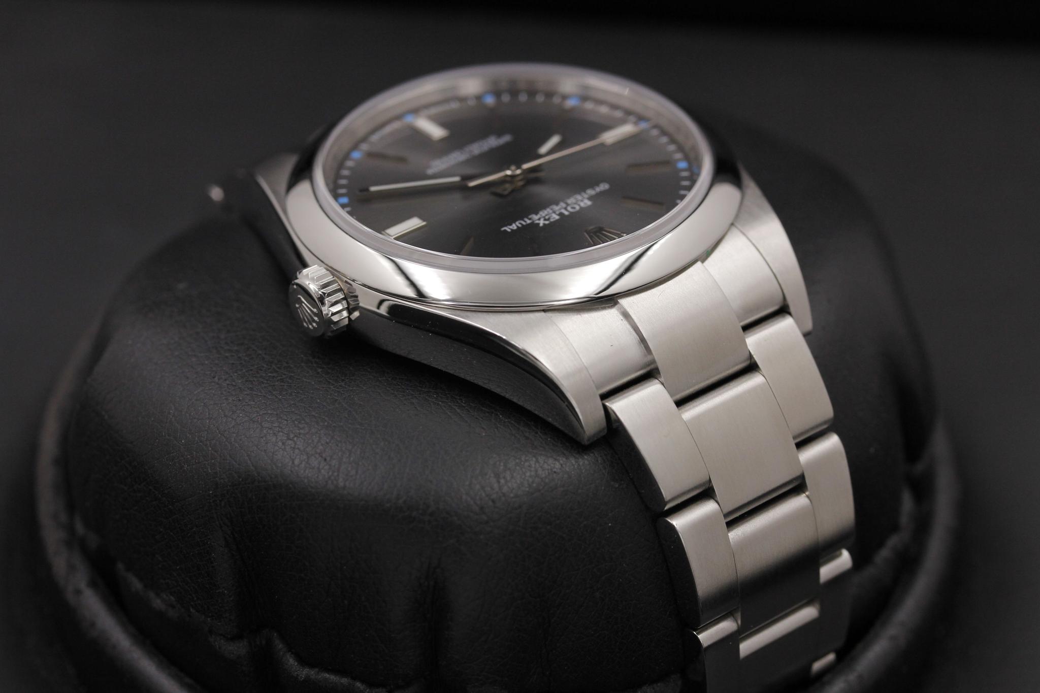 Watch Image 4