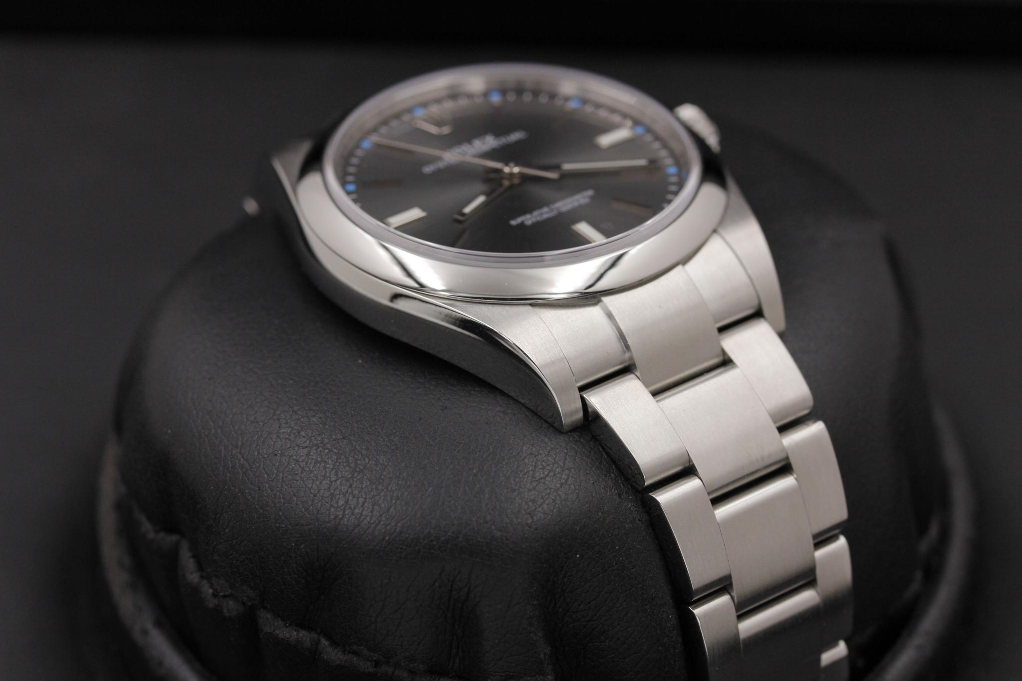 Watch Image 6