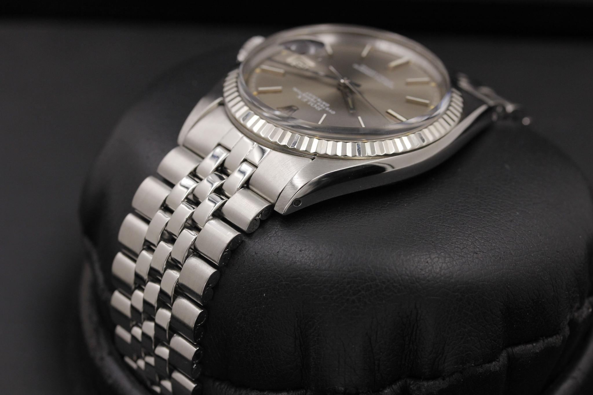 Watch Image 6
