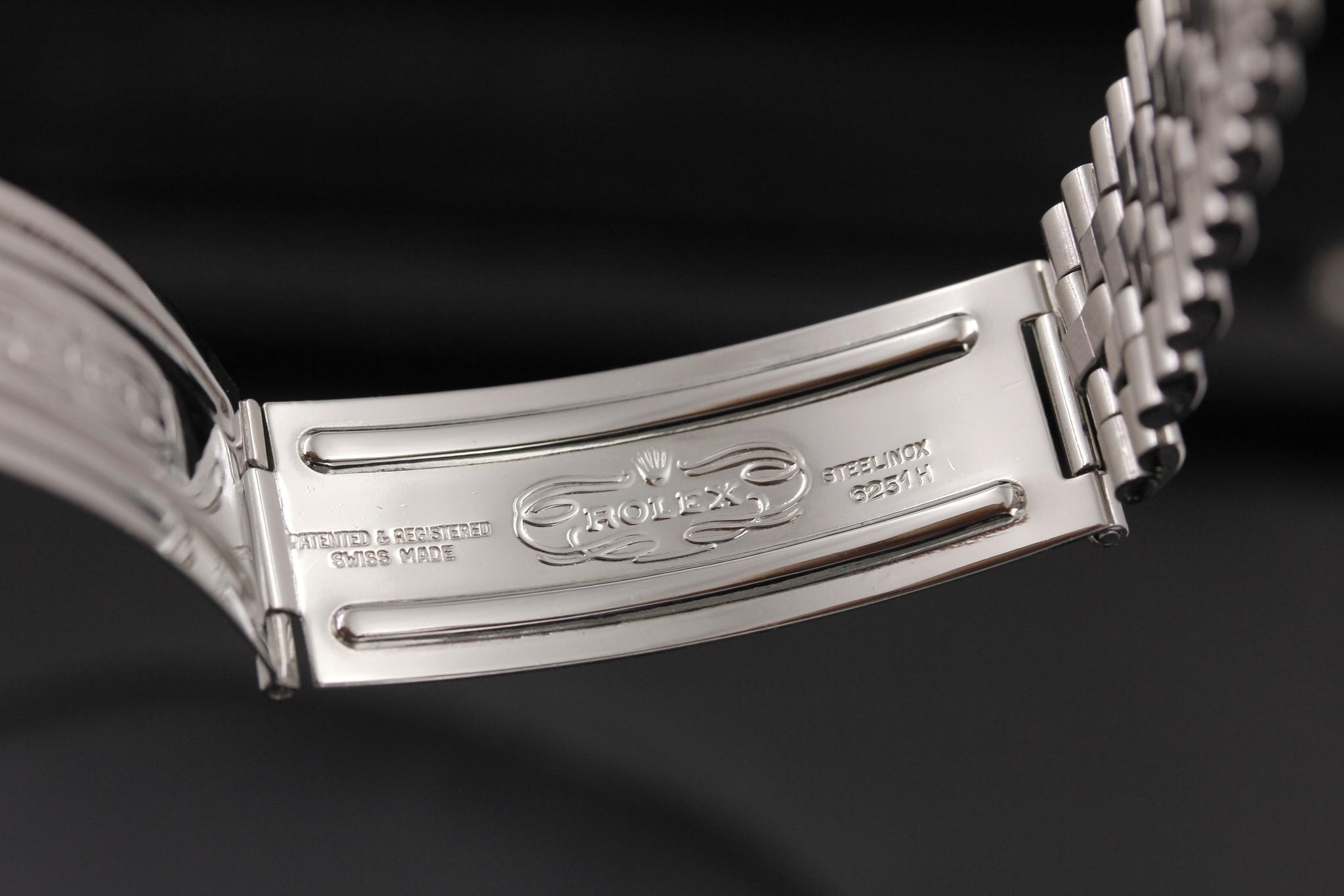 Watch Image 11