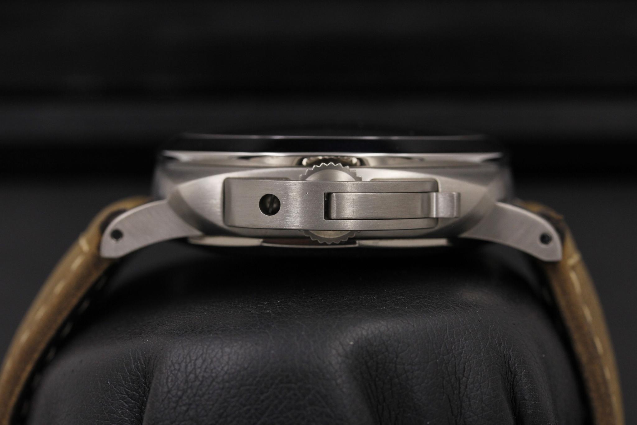Watch Image 3