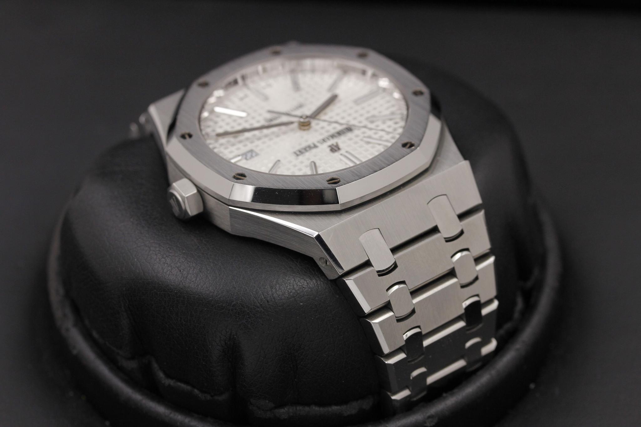Watch Image 4