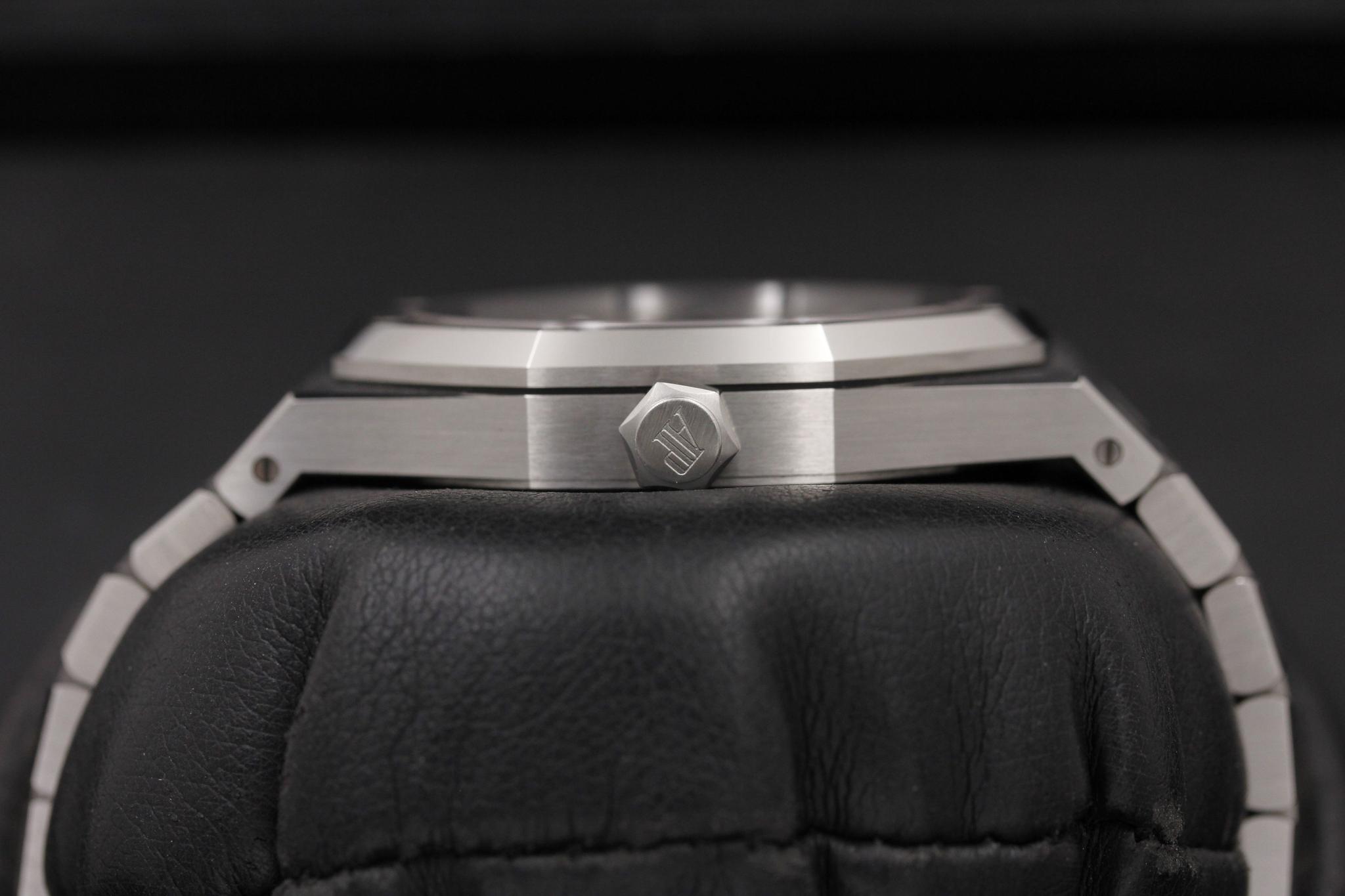 Watch Image 3