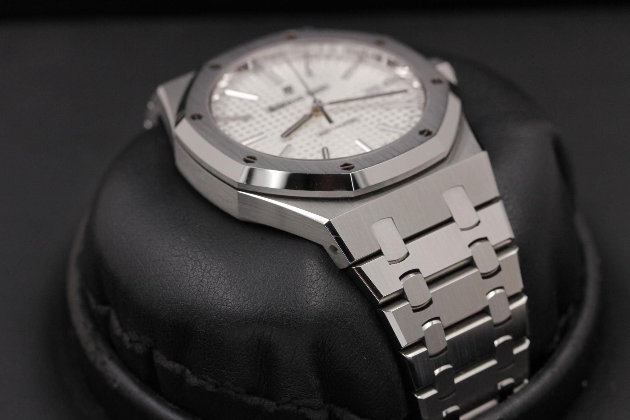 Watch Image 6
