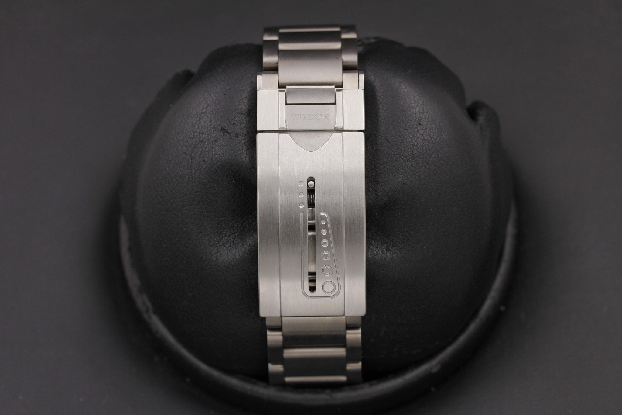 Watch Image 8