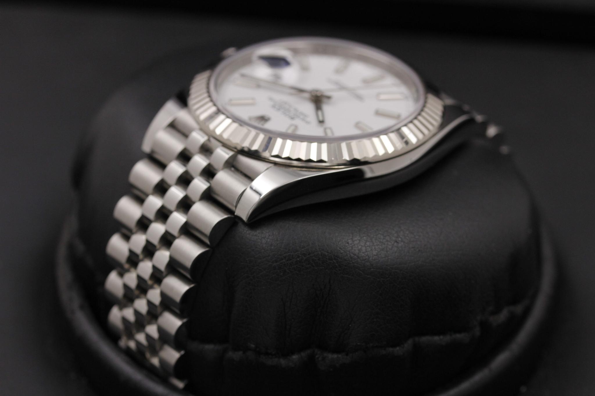 Watch Image 5