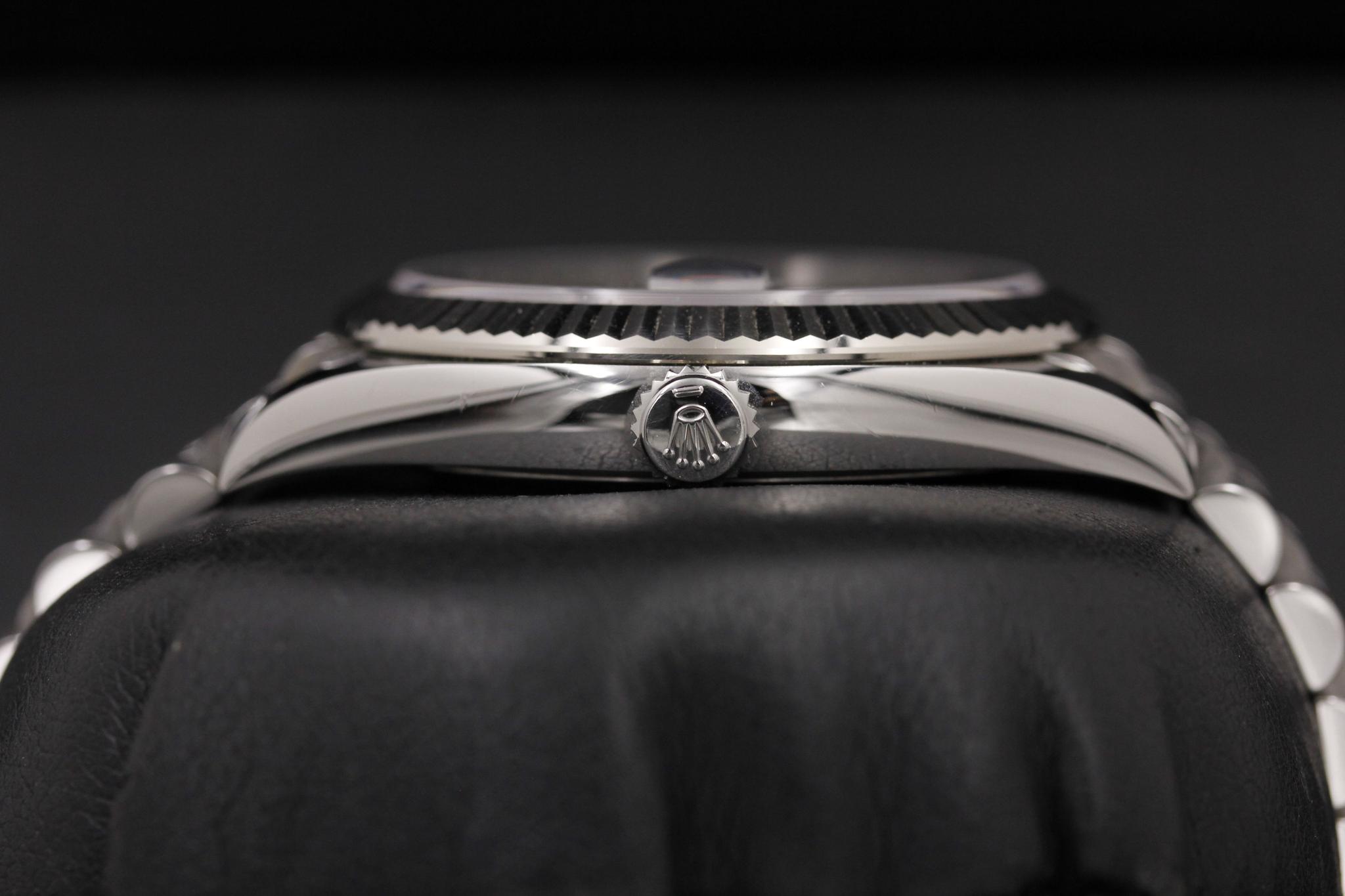 Watch Image 3