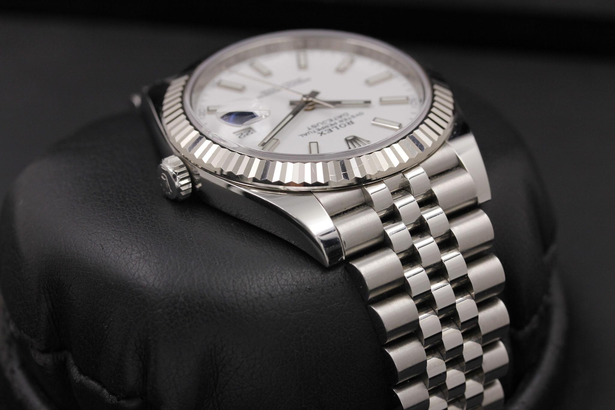 Watch Image 4