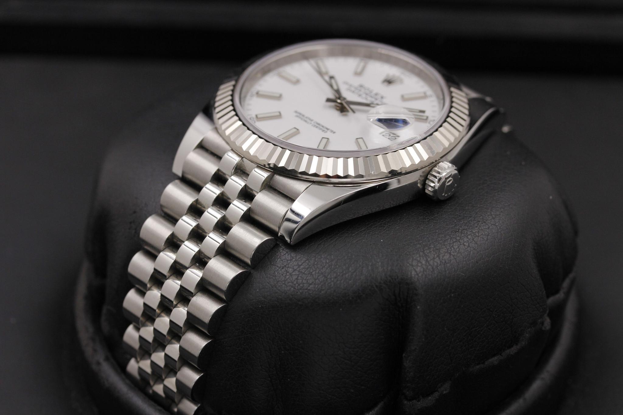Watch Image 2