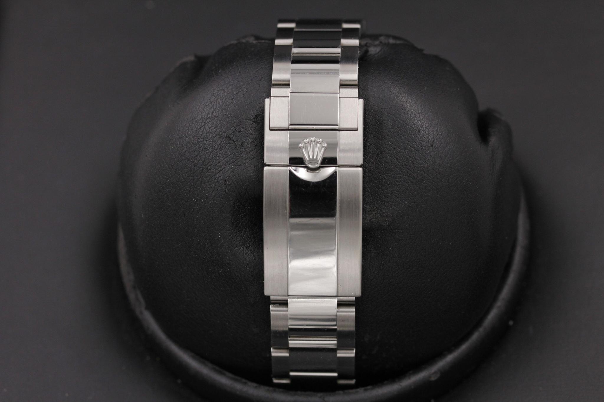 Watch Image 8