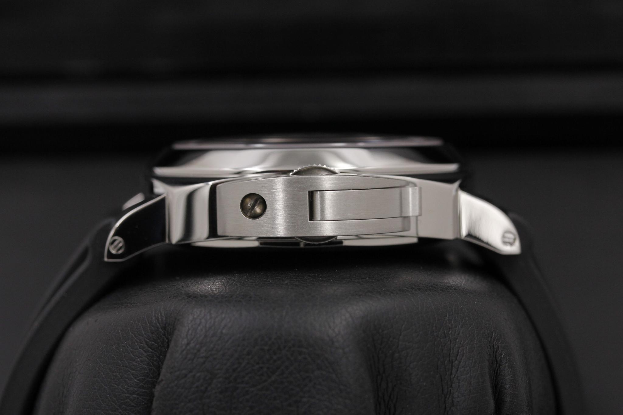 Watch Image 3