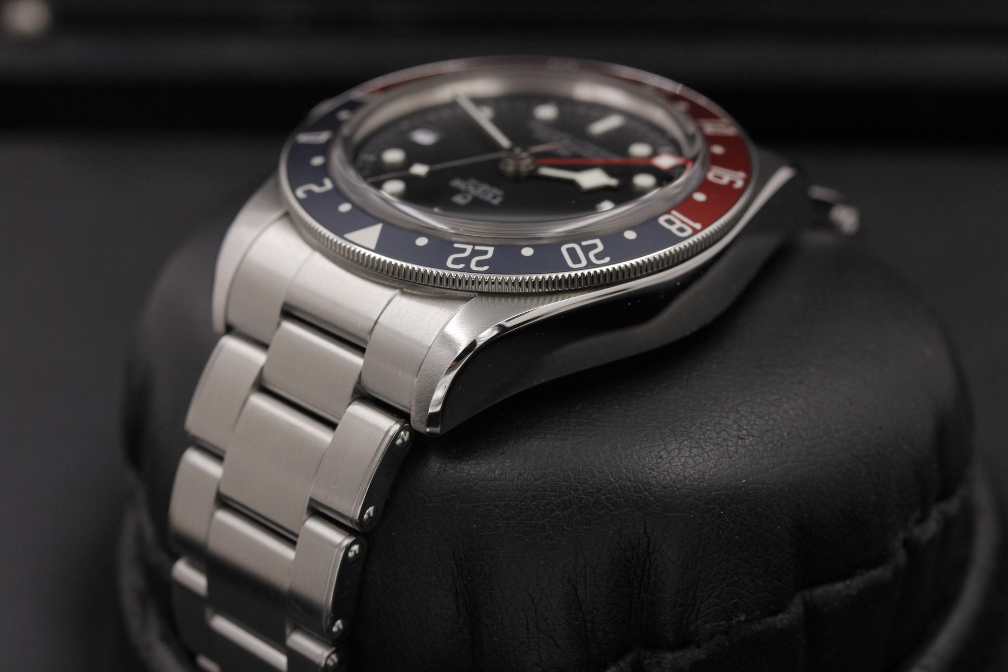 Watch Image 5