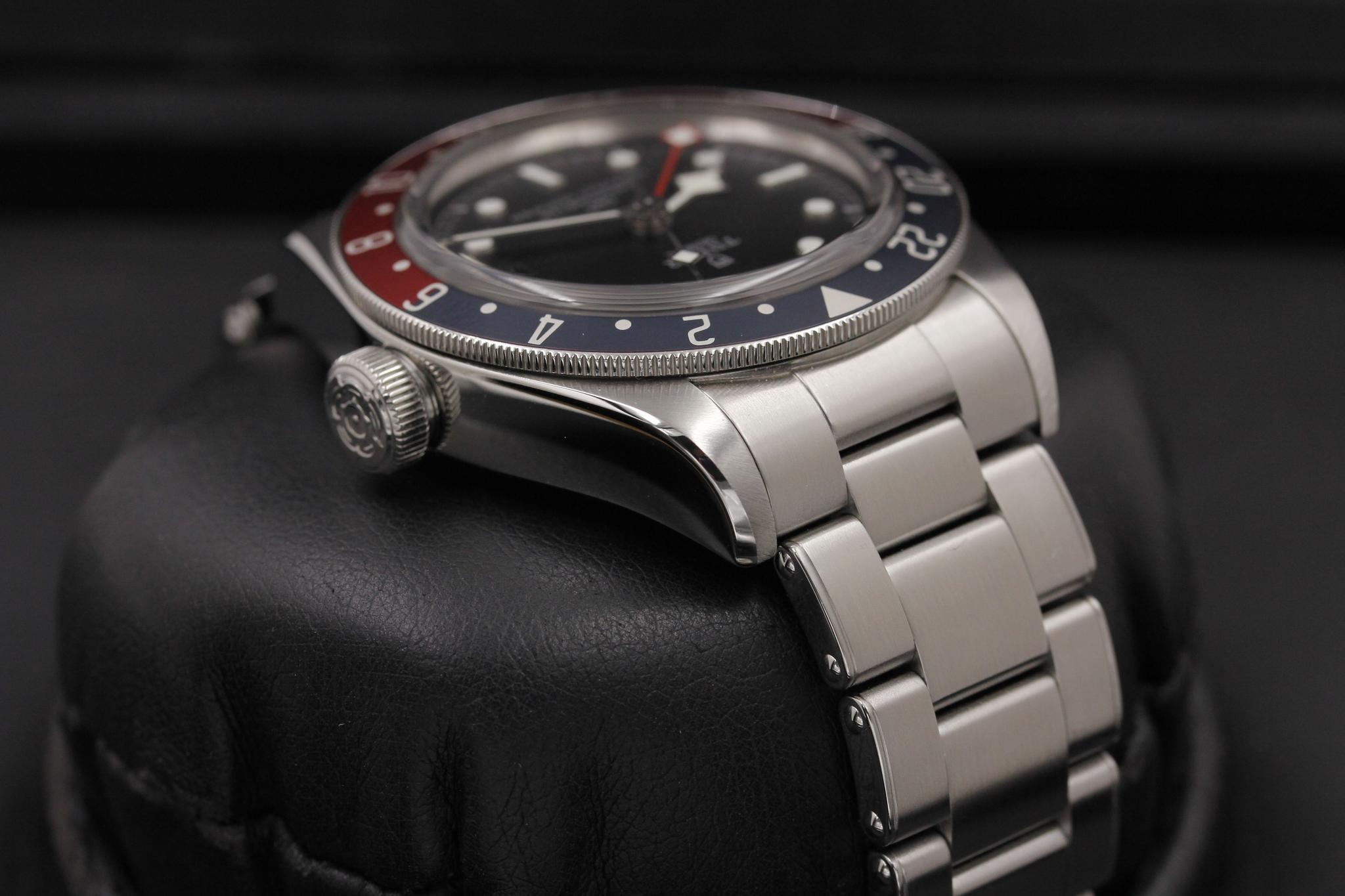 Watch Image 4
