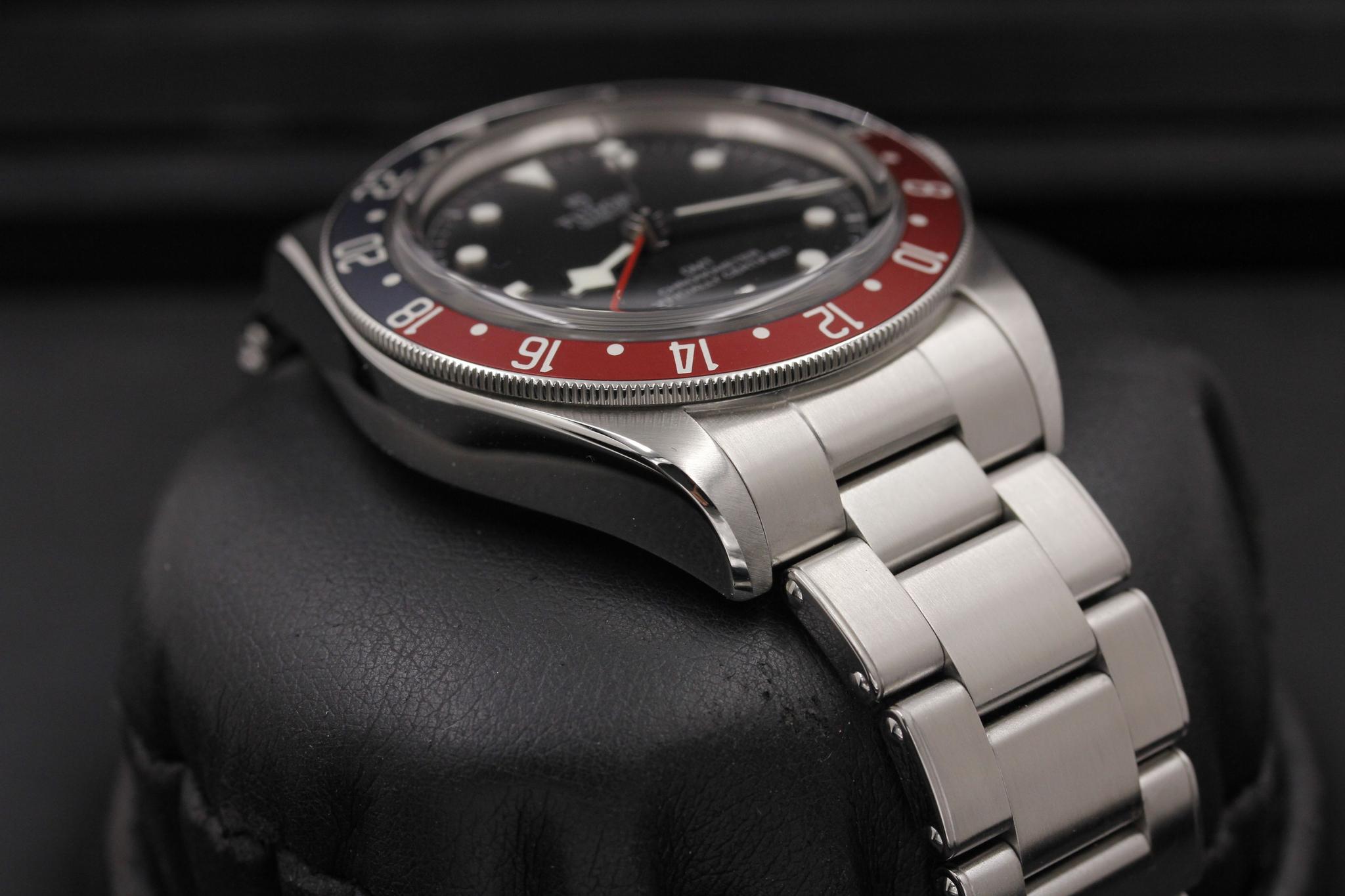 Watch Image 6