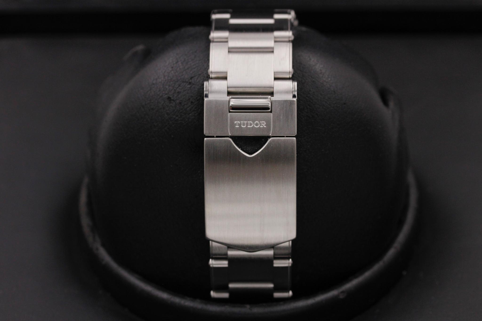 Watch Image 8
