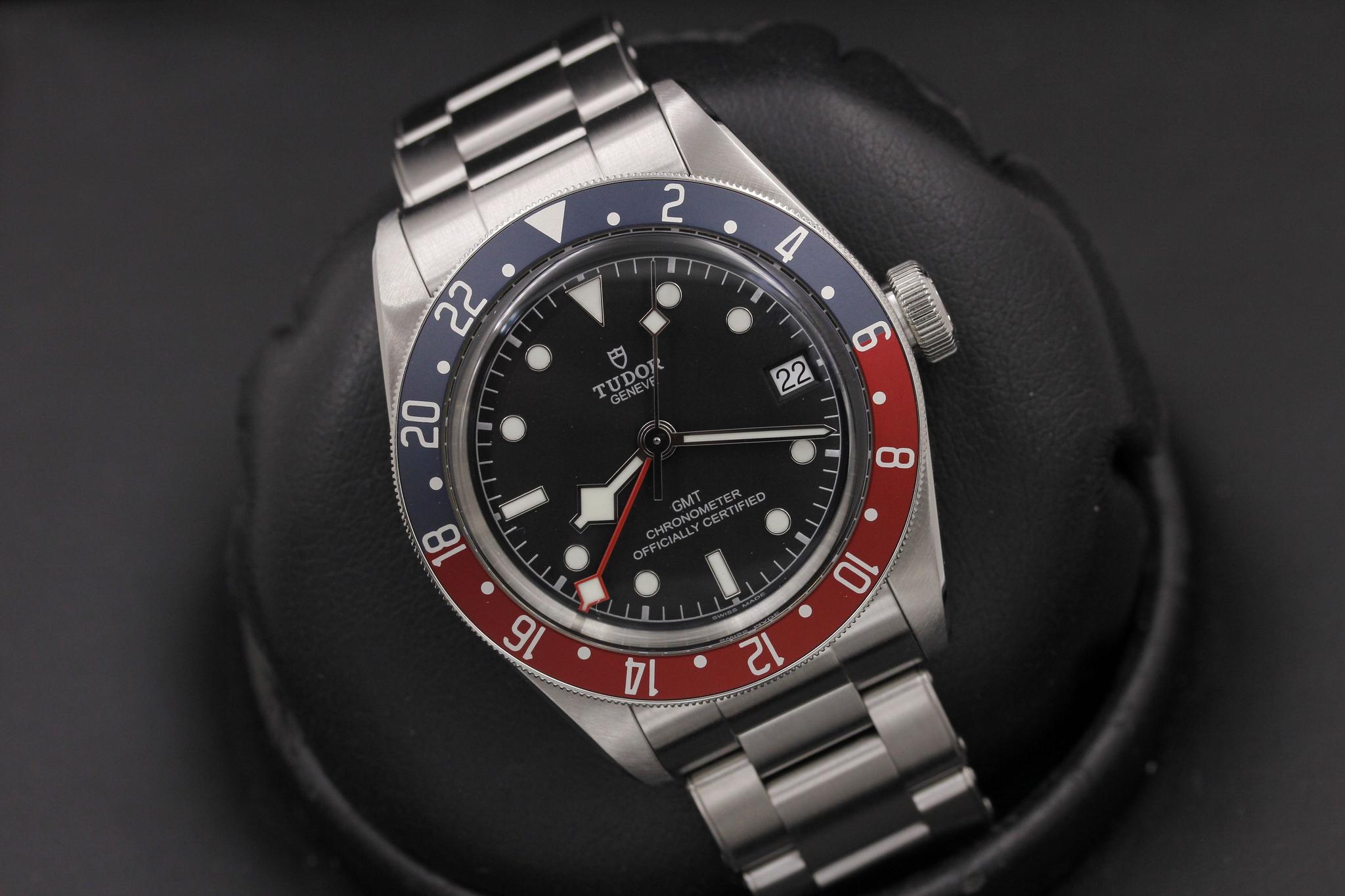 Watch Image 9