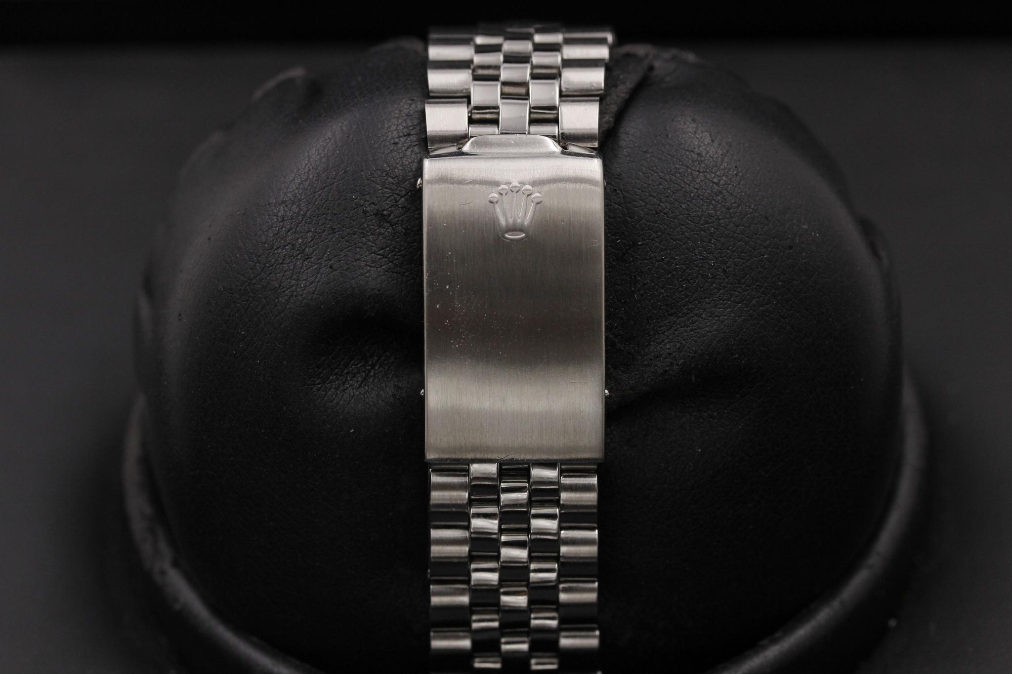 Watch Image 9