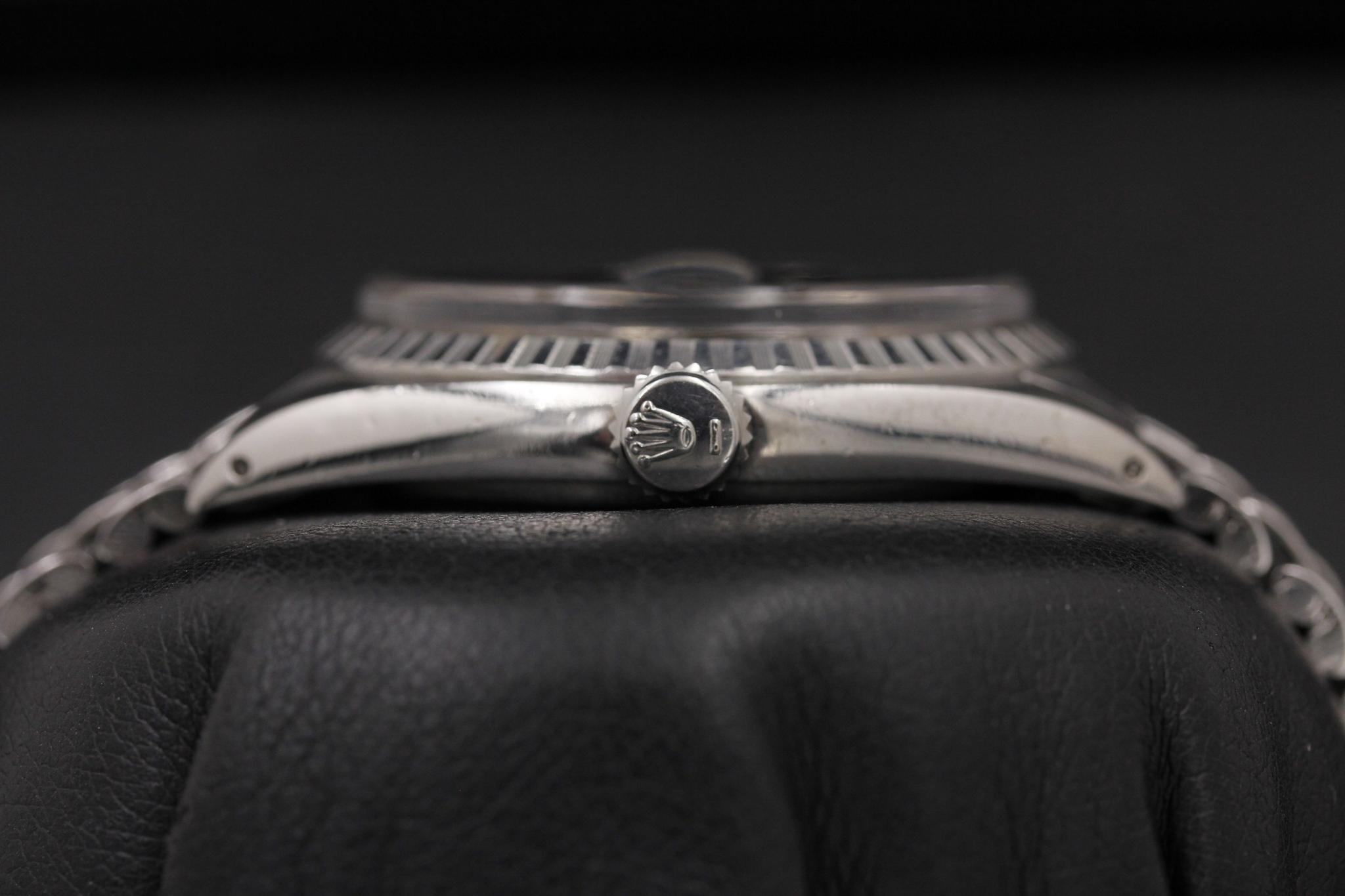 Watch Image 4