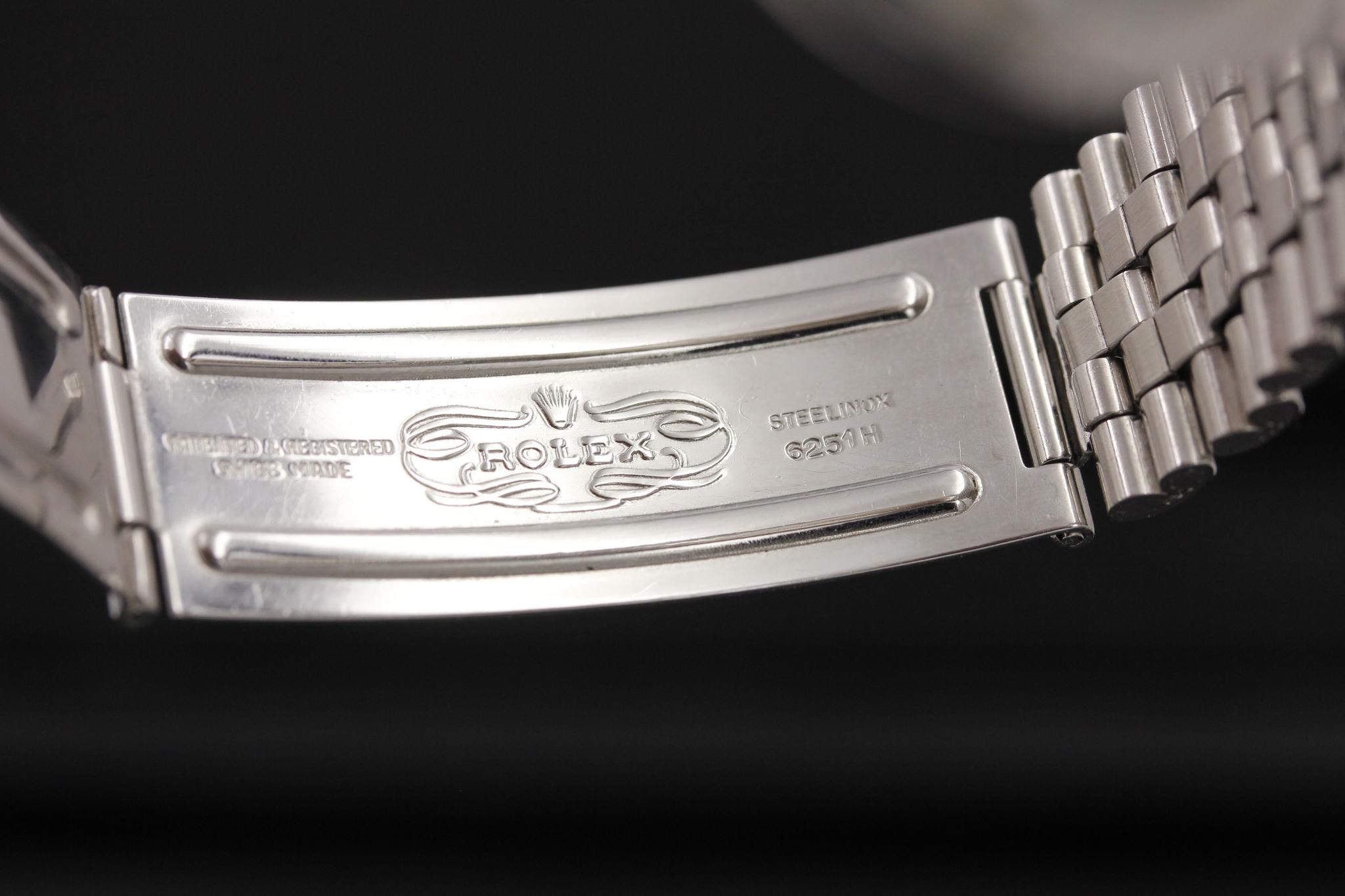 Watch Image 10
